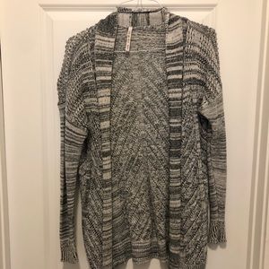 Leo and Nicole Grey Knit cardigan size M